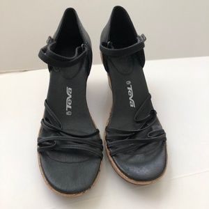 Teva Women's Riviera Wedge Sandals 9 NWOT